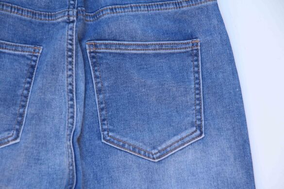 Купить Женские Джинсы Трубы LANLANINEE L8008 (28/33 -6 ед.) оптом в интернет магазин jeansoptom.com