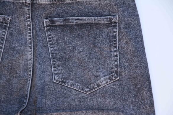 Купить Женские Джинсы Трубы LANLANINEE L8010 (28/33 -6 ед.) оптом в интернет магазин jeansoptom.com